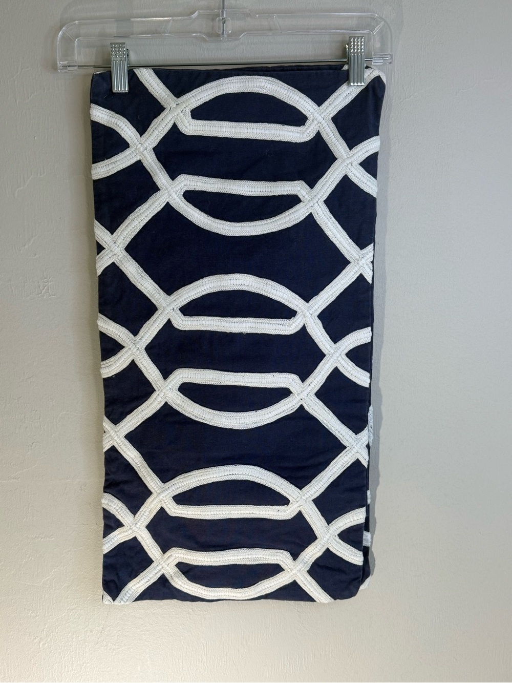 POTTERY BARN Set Of  2 Indigo Blue White Trellis Embroidered KENDRA Pillow Shams